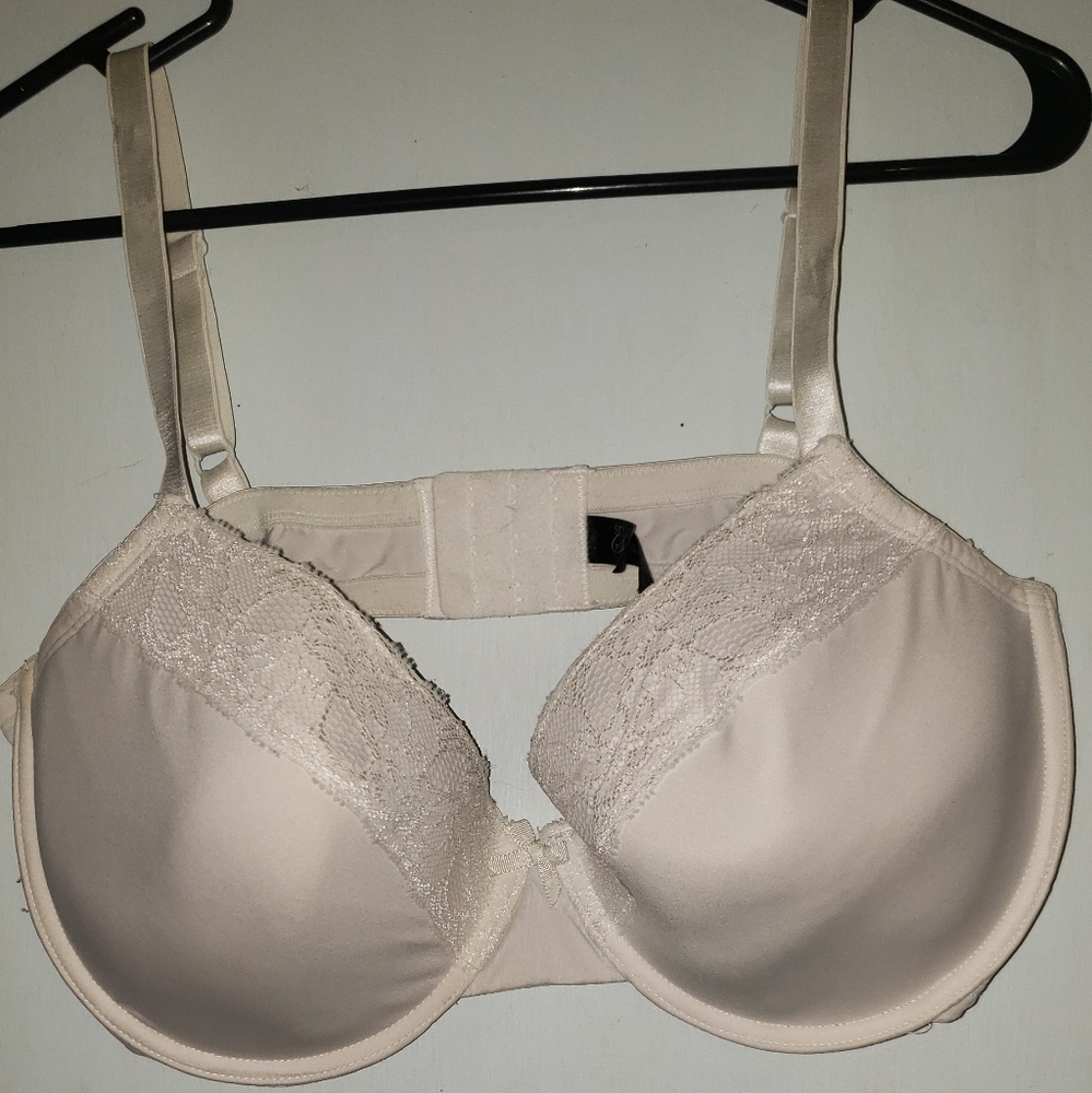 38DDD White Bra w/ lacy detail